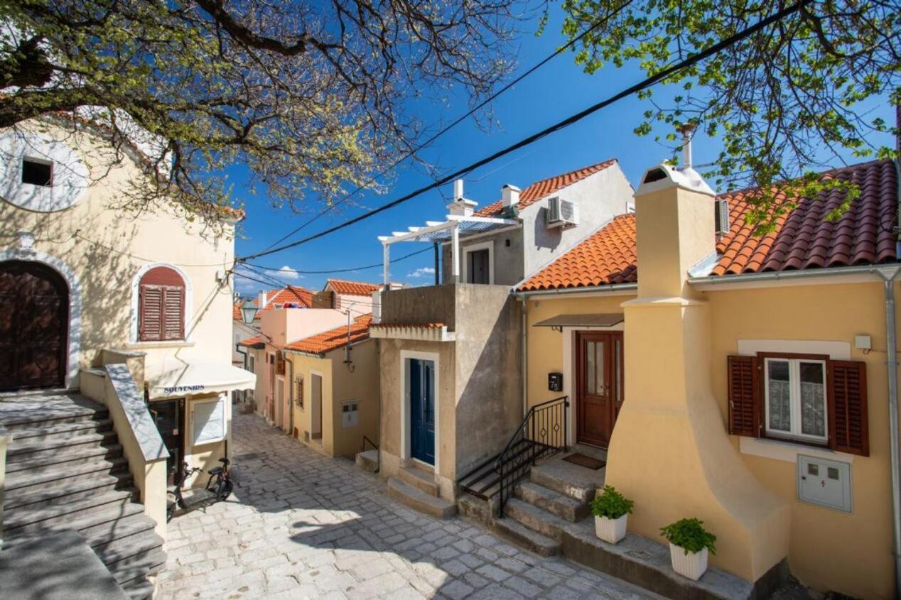 Apartments Myrjam Baska  Bagian luar foto