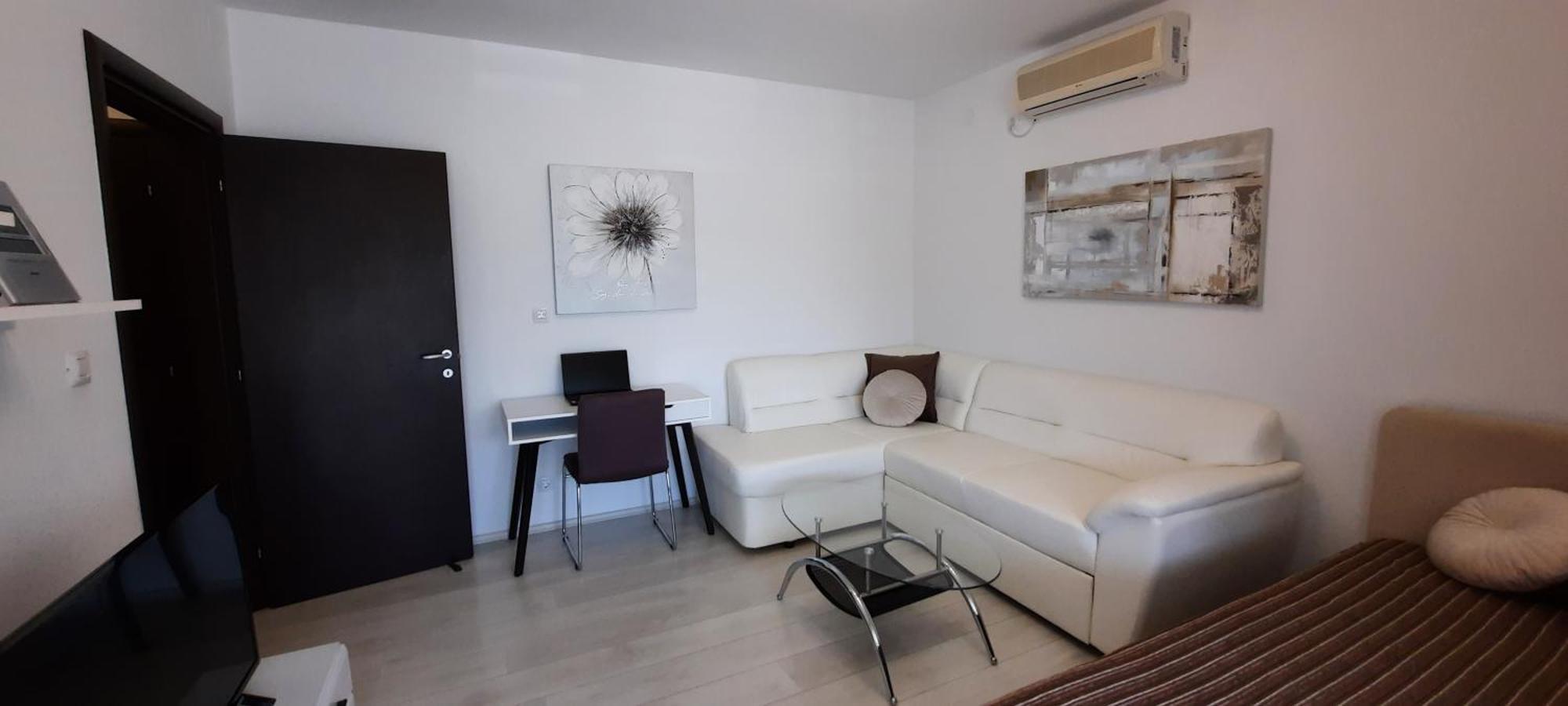 Apartments Myrjam Baska  Bagian luar foto